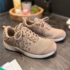 Orthofeet Sneakers Sz 8